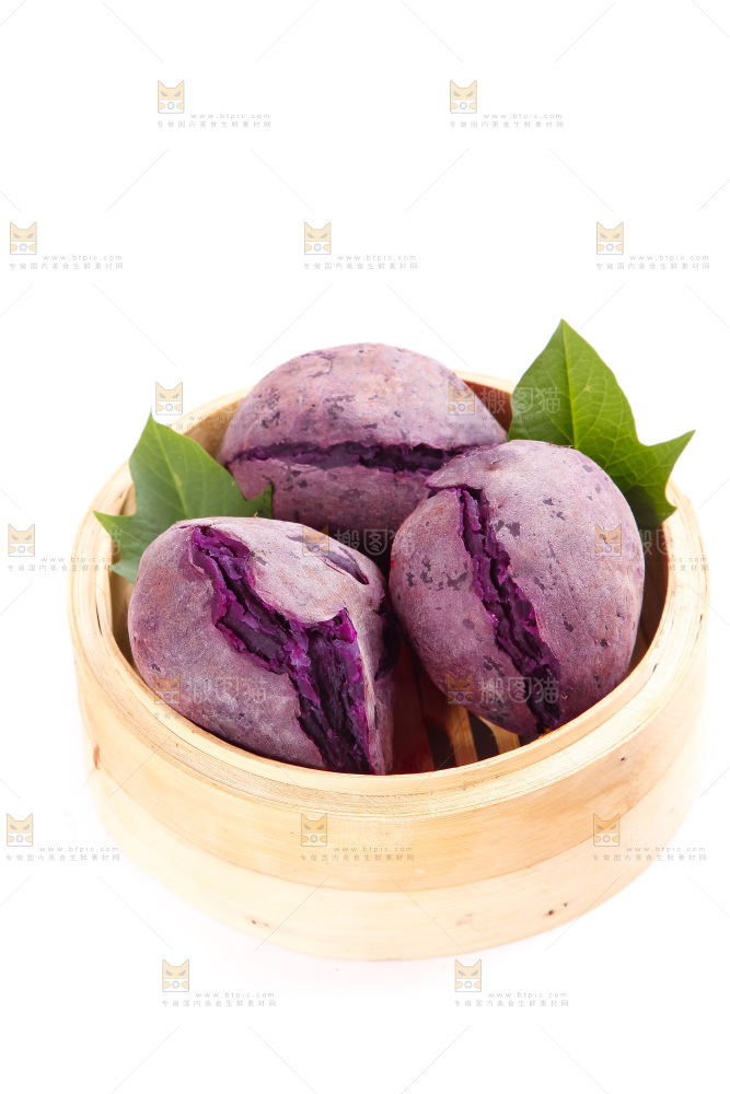 白底上放着紫蜜薯