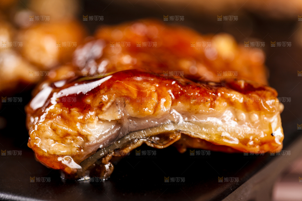 深底上的照烧鳗鱼