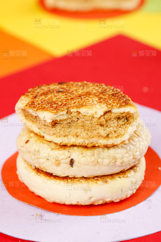 彩底上的手工芝麻饼