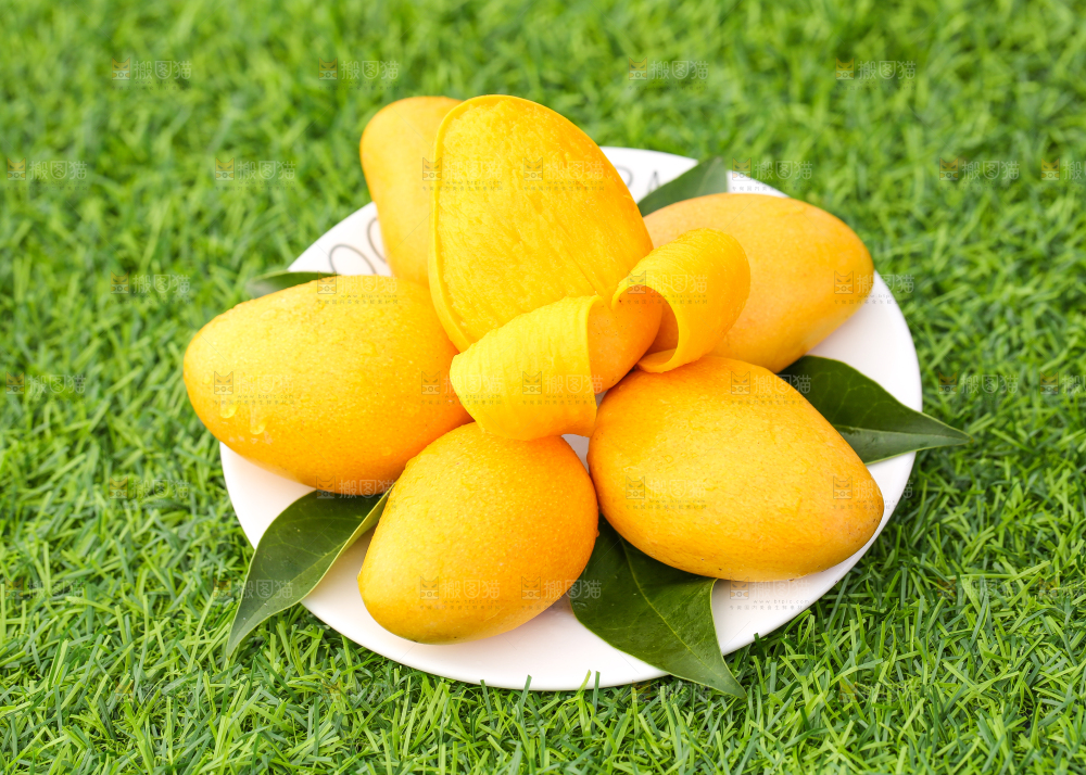 盘子里的小台农芒果