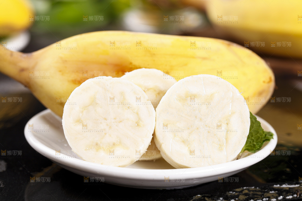 深底上放着广西苹果蕉
