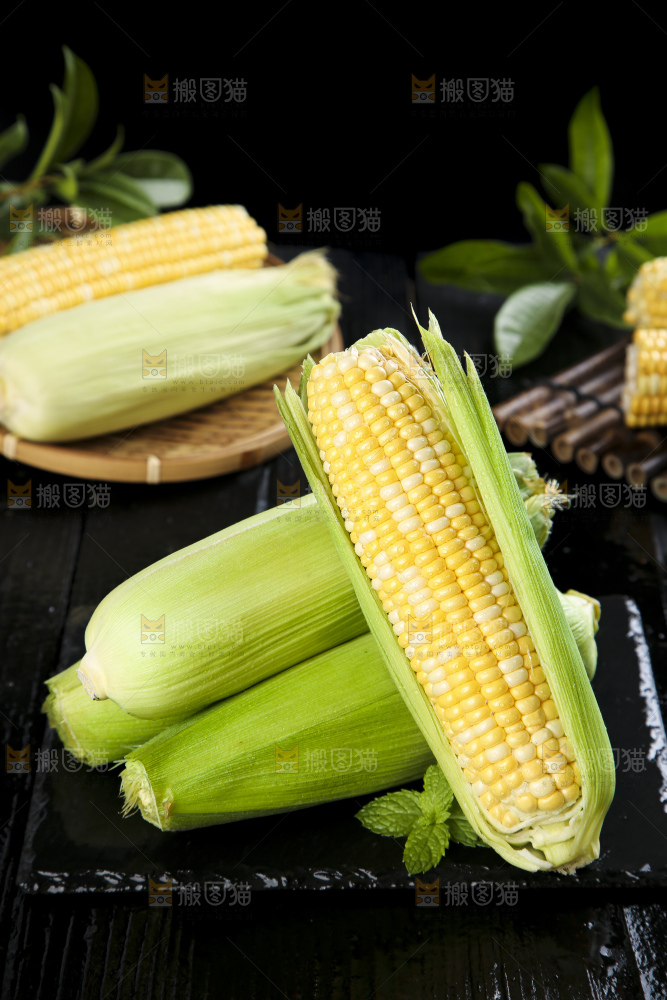 黑底上的云南水果玉米