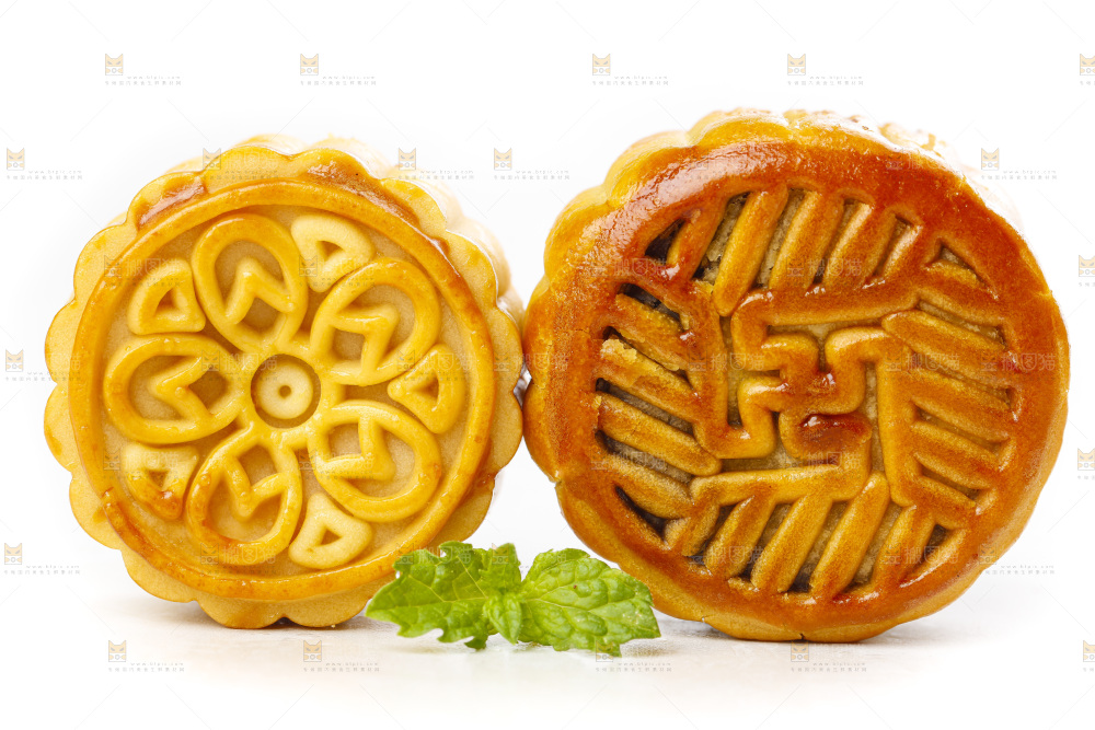 白底上放着广式月饼