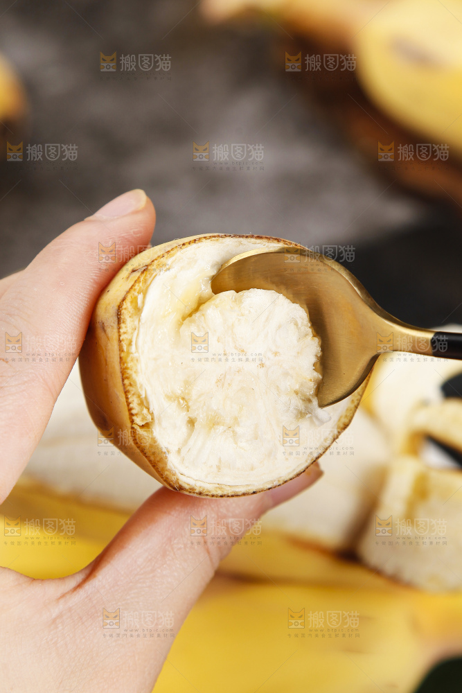 深底上放着广西苹果蕉