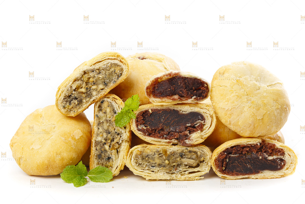 白底上摆放着一堆苏式月饼