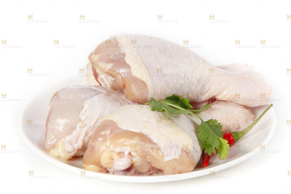 白底上放着大鸡腿