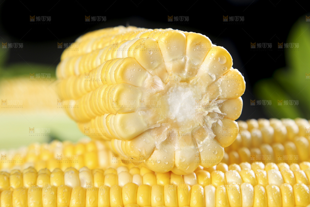黑底上的云南水果玉米
