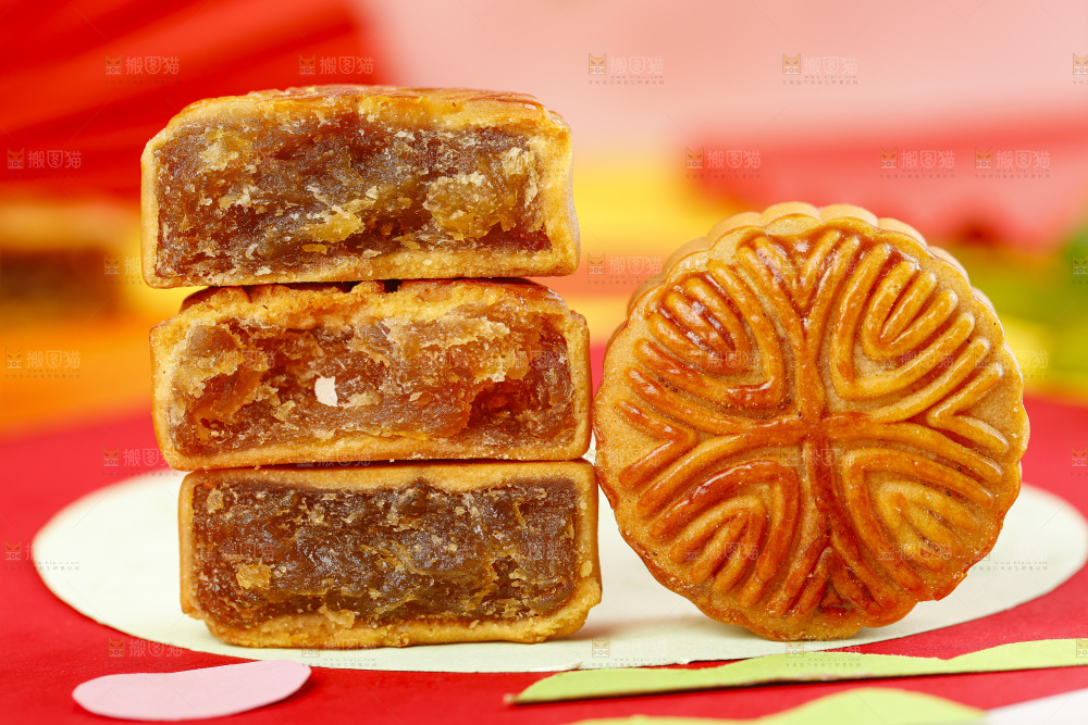 红底上的水果月饼