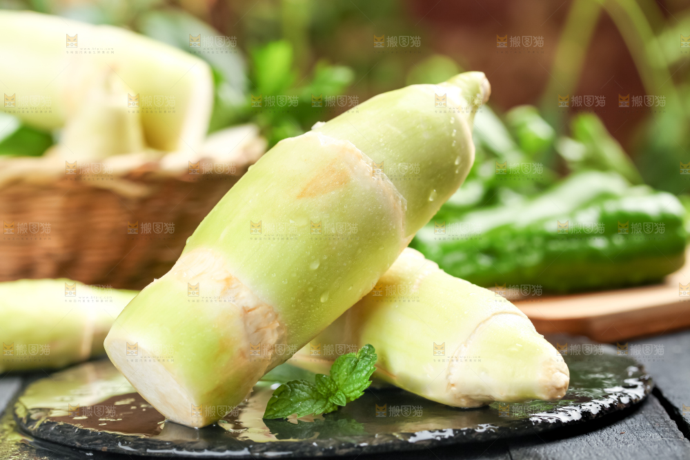 黑石板上的云南茭白