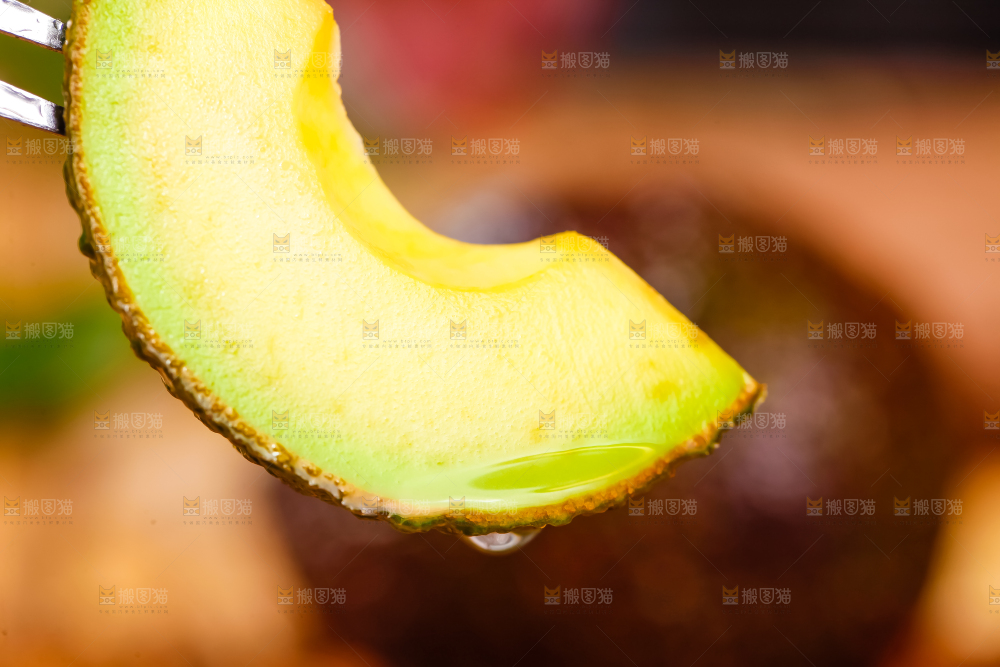 浅底上的巨无霸牛油果