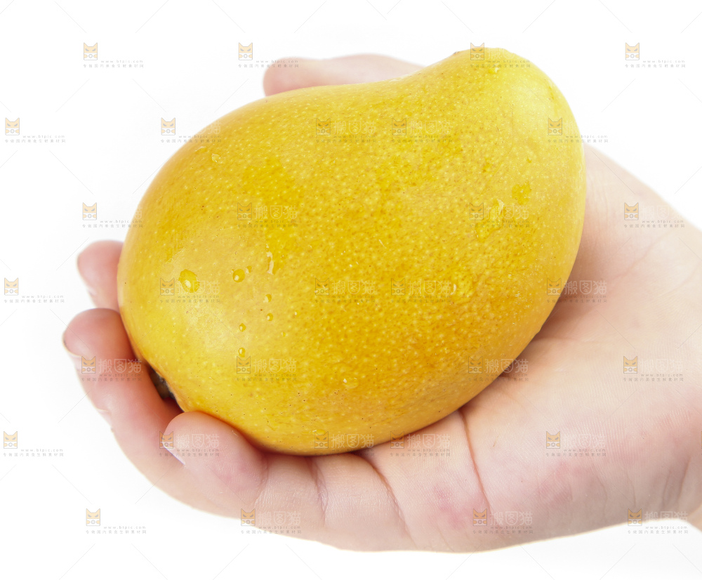 手里拿着小香芒