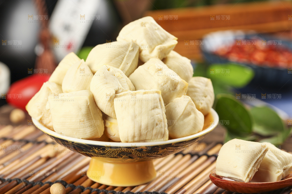 碗里装着手工包浆豆腐