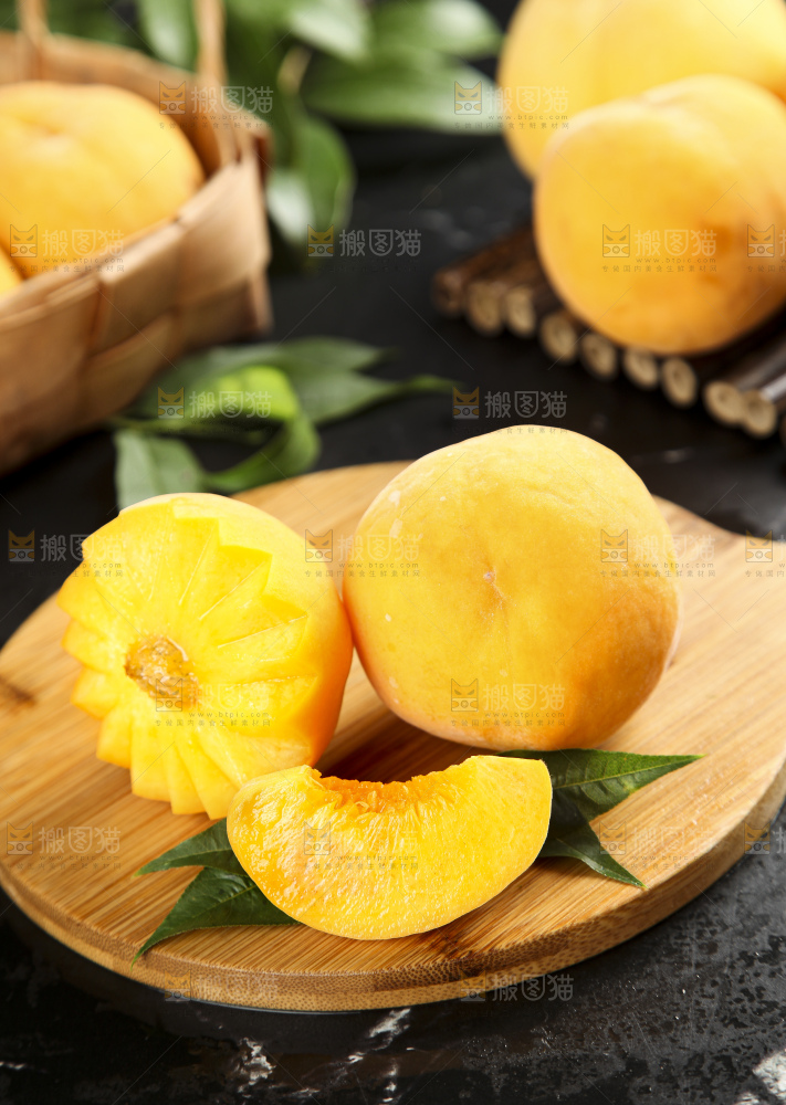 木板上的砀山黄桃