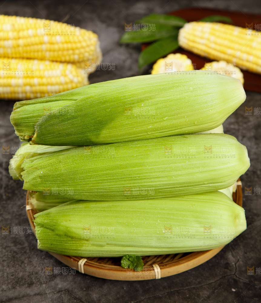 盘子里的云南水果玉米