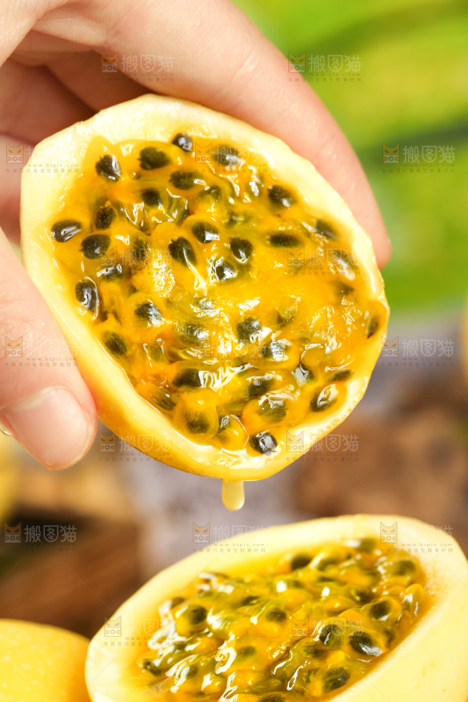 木底上放着黄皮百香果
