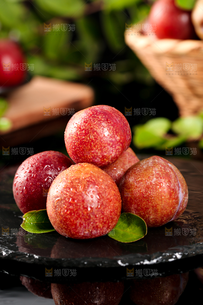 黑石板上放着芙蓉李