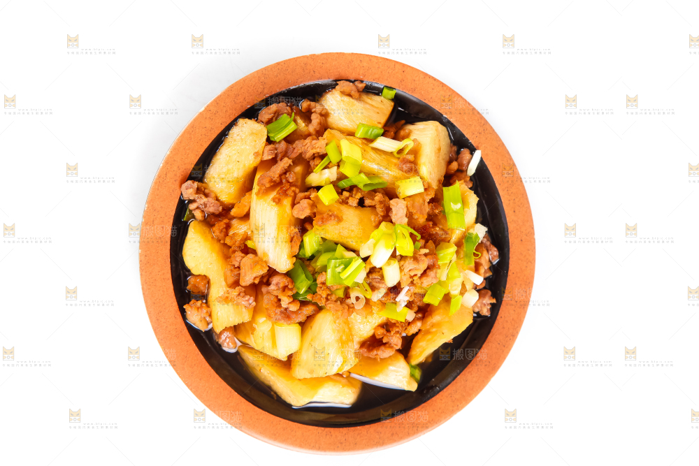盘子里装着茭白炒肉