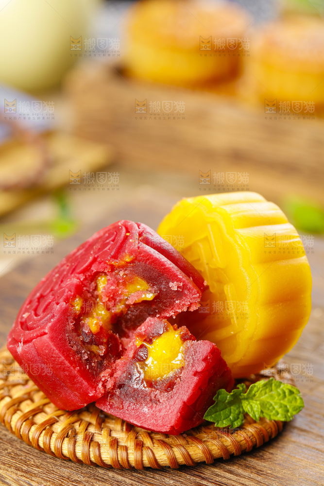 浅底上的流沙蛋黄月饼