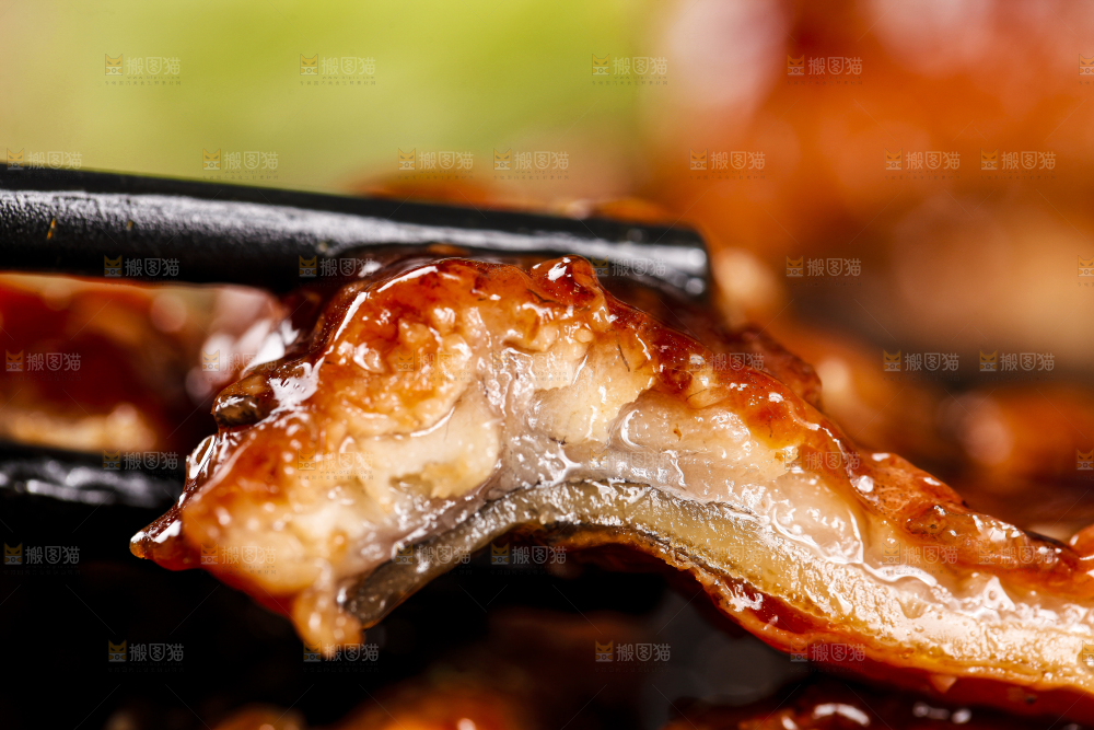 深底上的照烧鳗鱼
