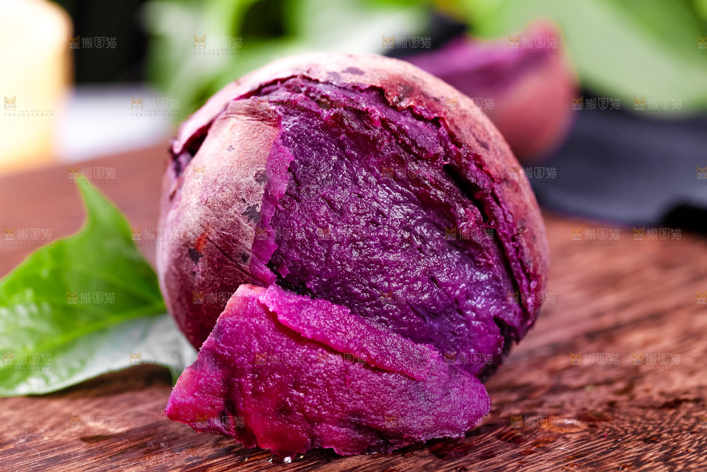 木板上放着越南小紫薯