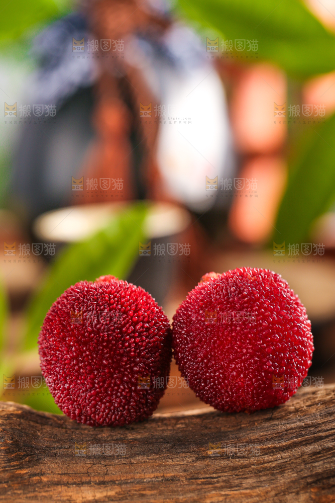 深底上放着余姚杨梅