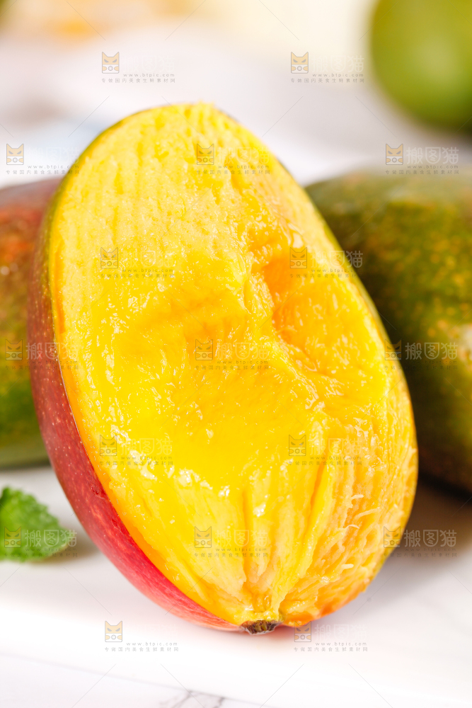 白底上放着吉禄芒