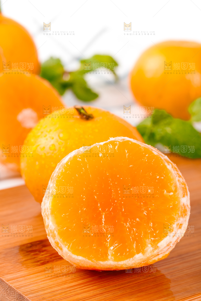 木板上放着沃柑