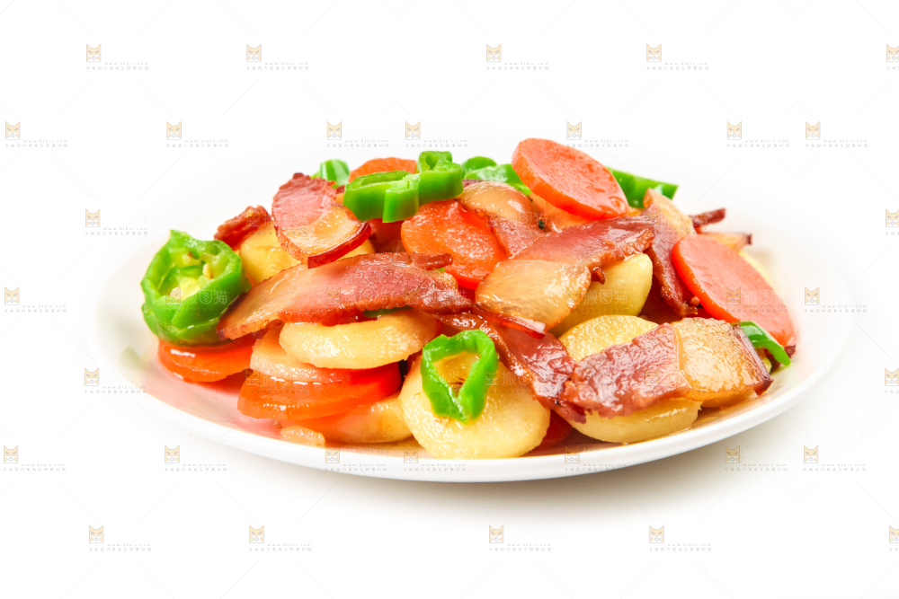 盘子里装着腊肉炒马蹄