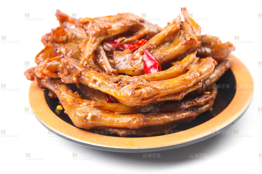 盘子里装着卤鸭掌