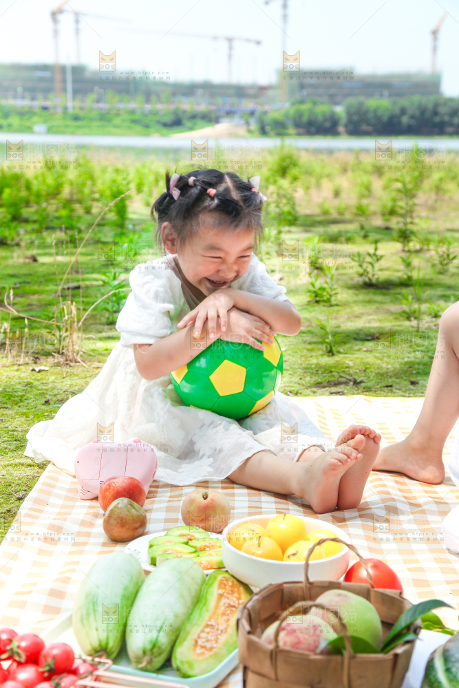 小孩子正在游玩