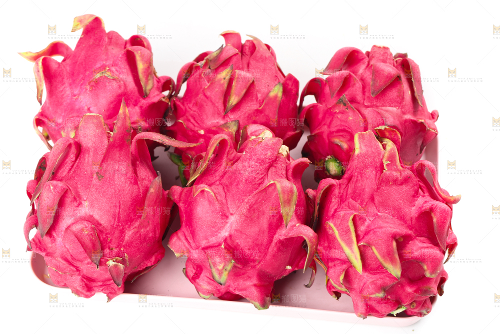 盘子装着火龙果