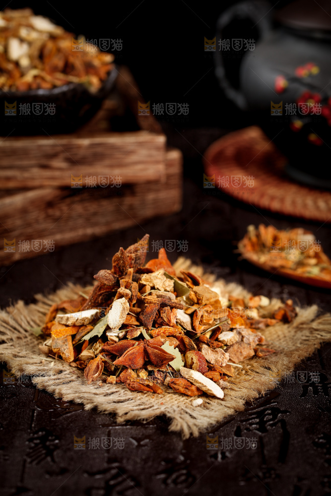 深底上摆放着大料