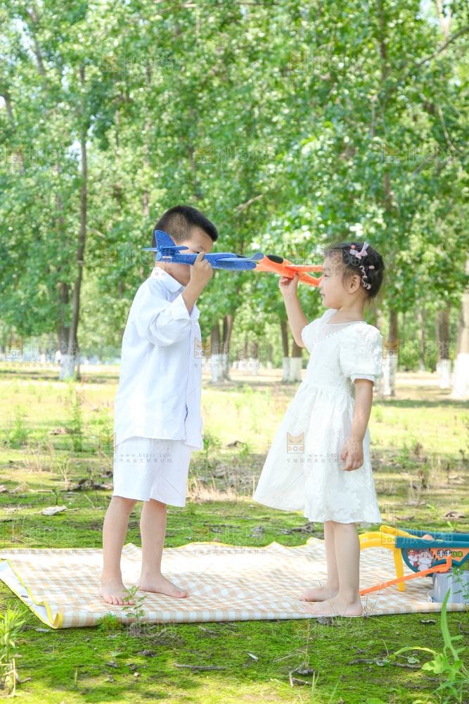 小孩子正在玩耍