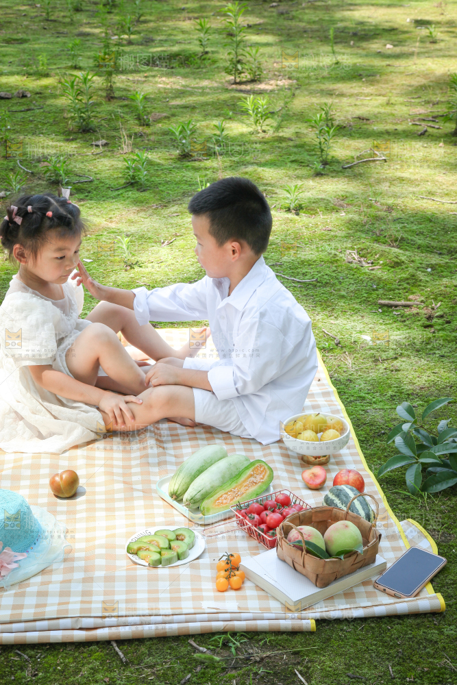 小孩子正在玩耍