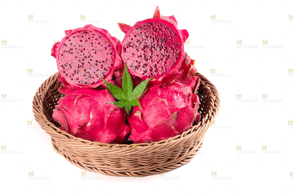 篮子里装着越南红心火龙果