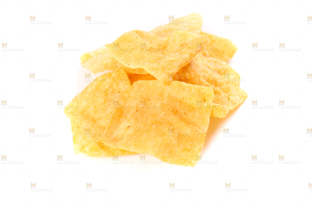白底上摆放着薯片