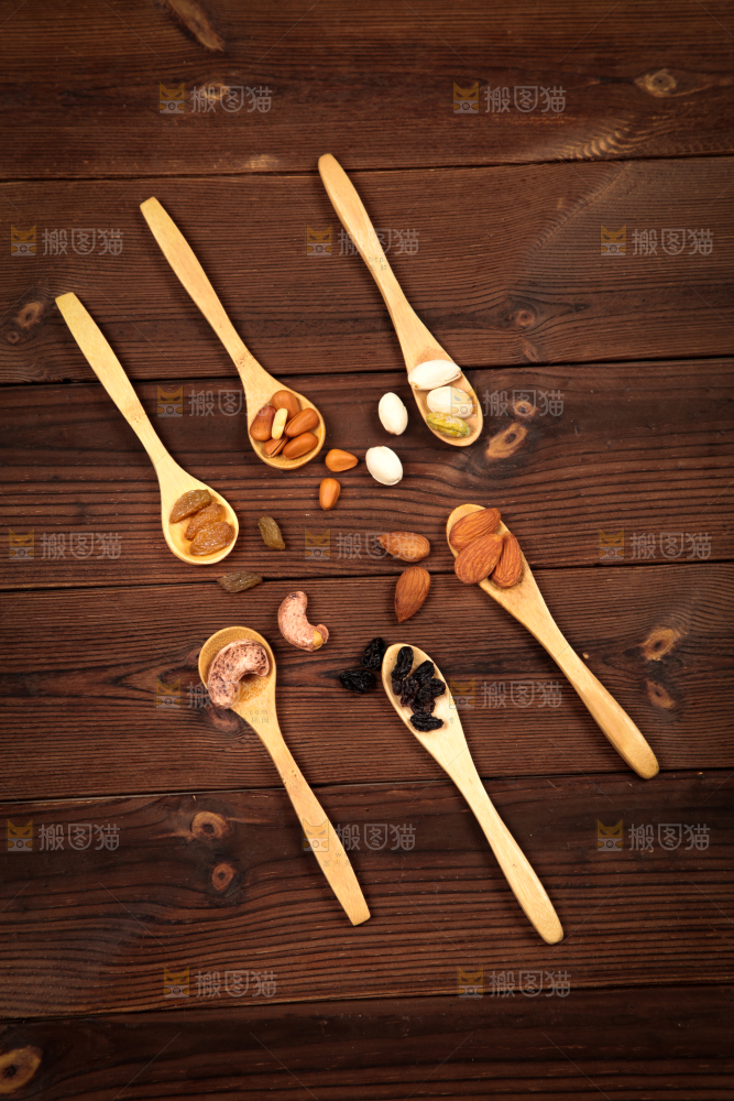 深底上的干果素材