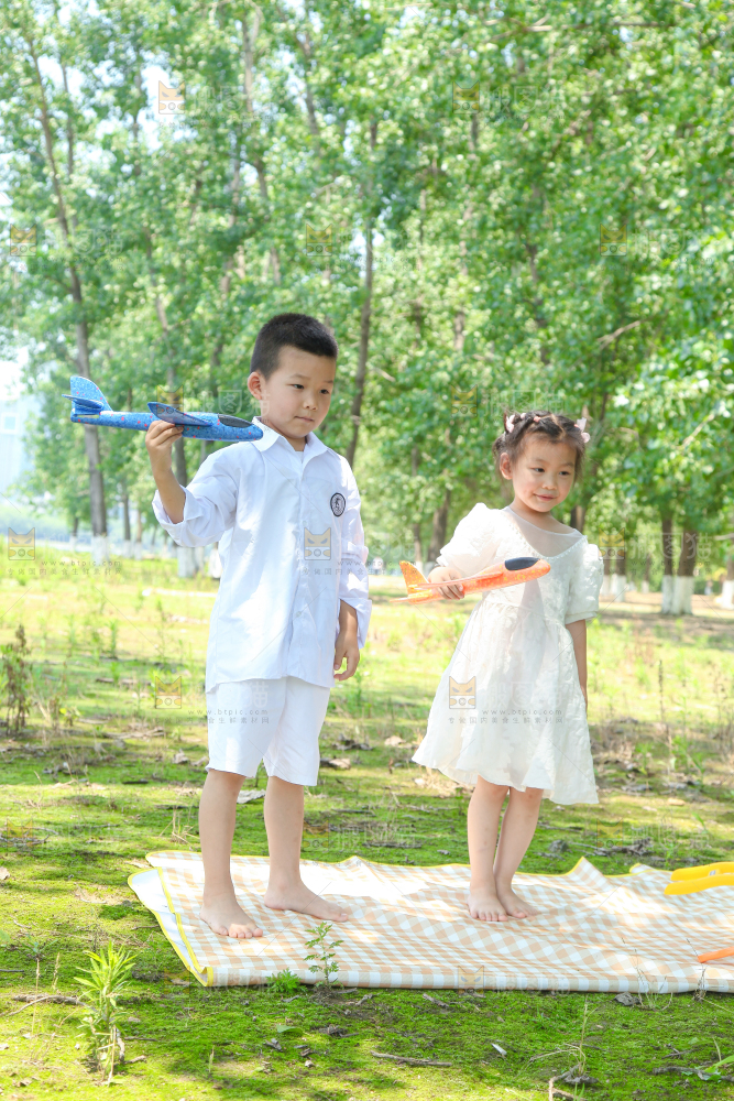 小孩子正在玩耍