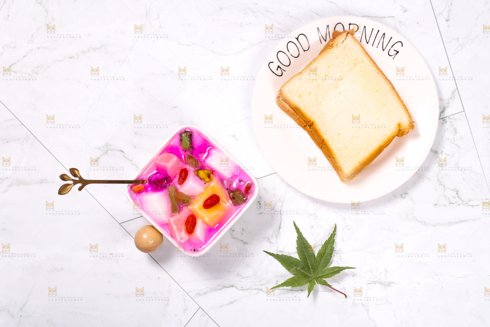 碟子里装着清补凉