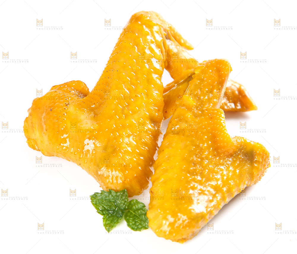 白底上摆放着盐焗鸡翅