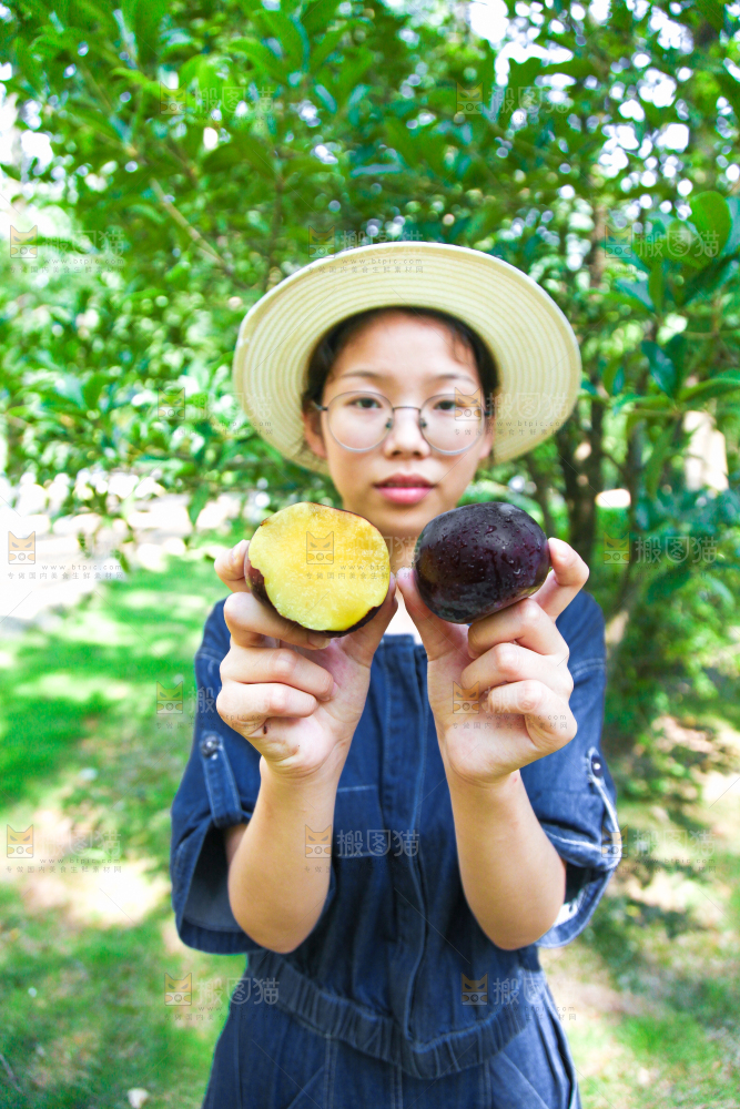 手里拿着黑布李
