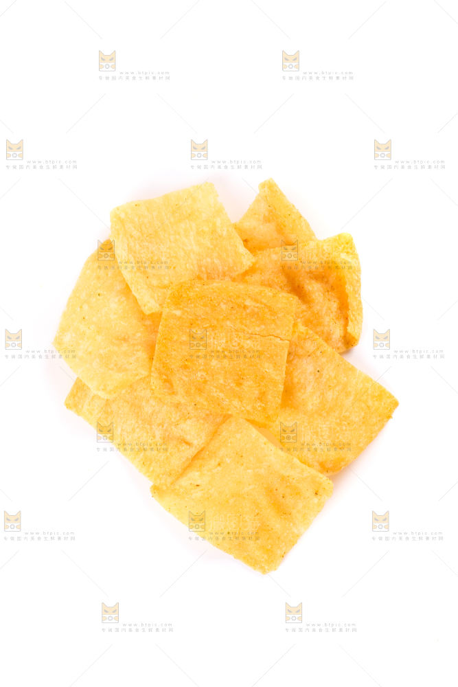 白底上摆放着薯片