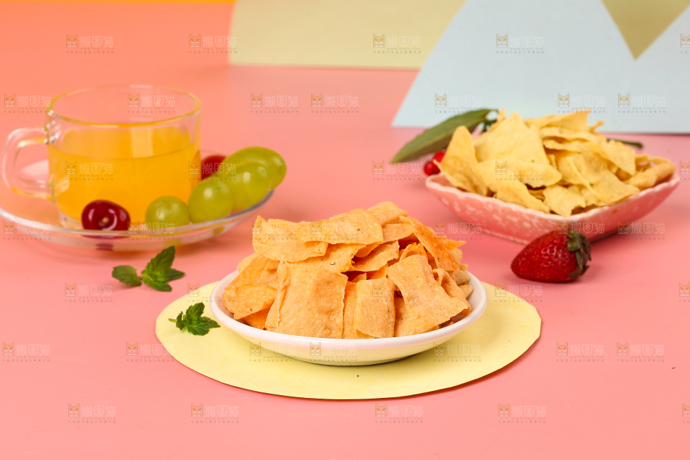 盘子里装着香酥脆片