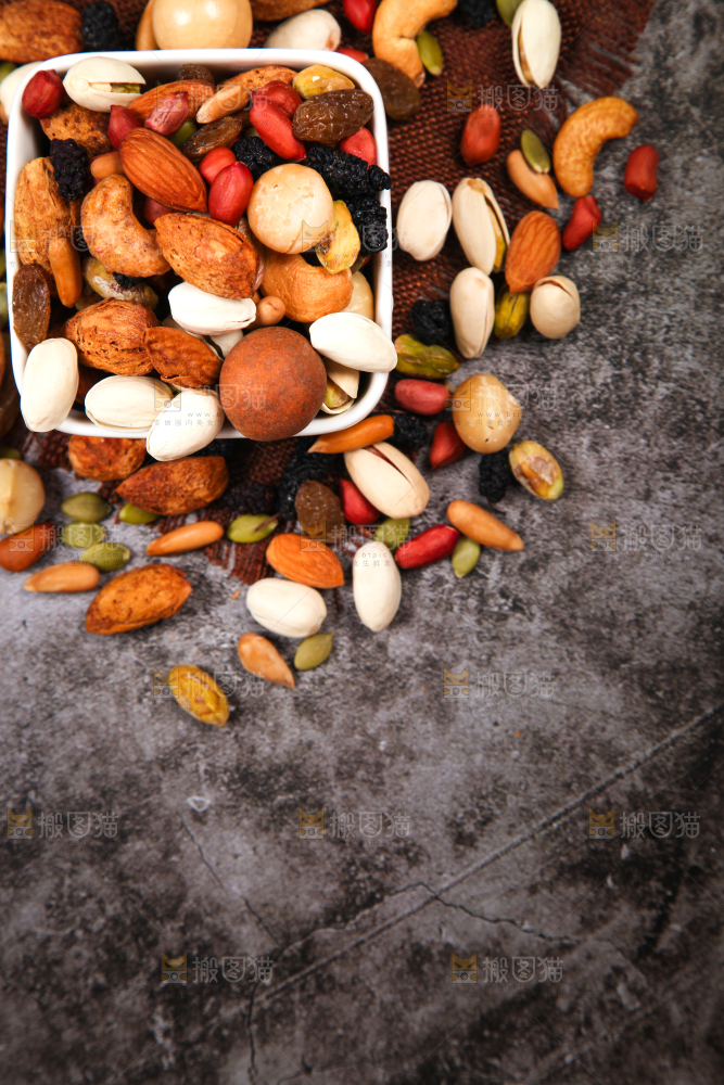 深底上的干果素材