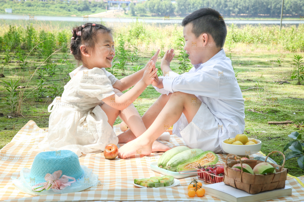 小孩子正在玩耍