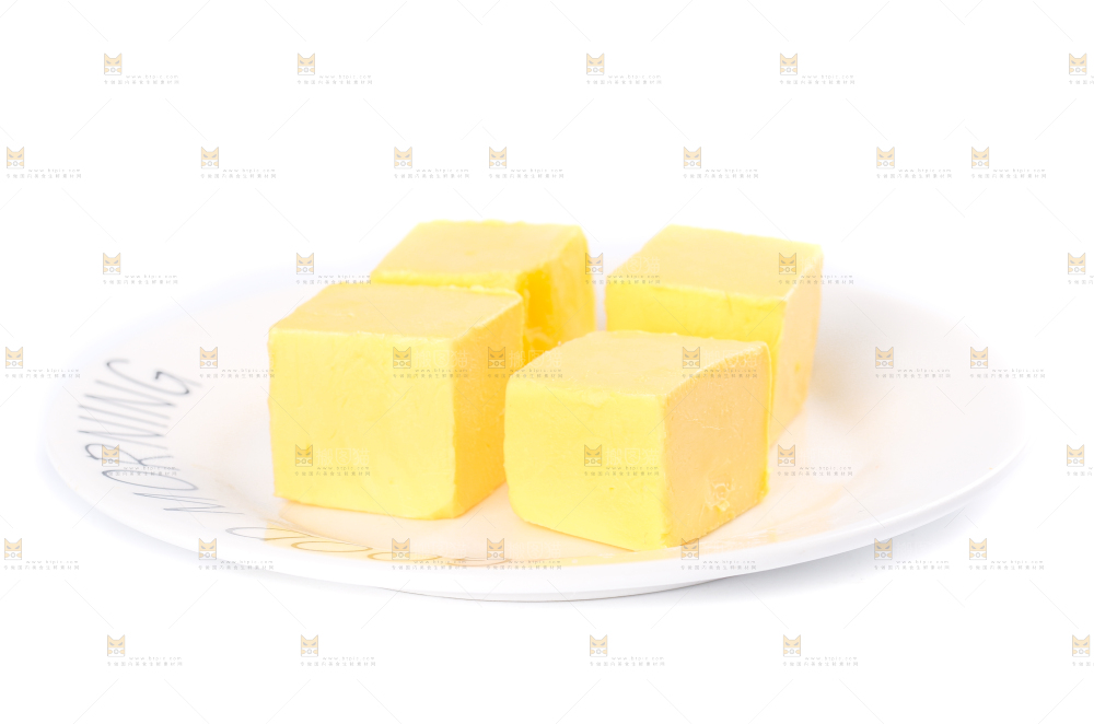 盘子里装着黄油