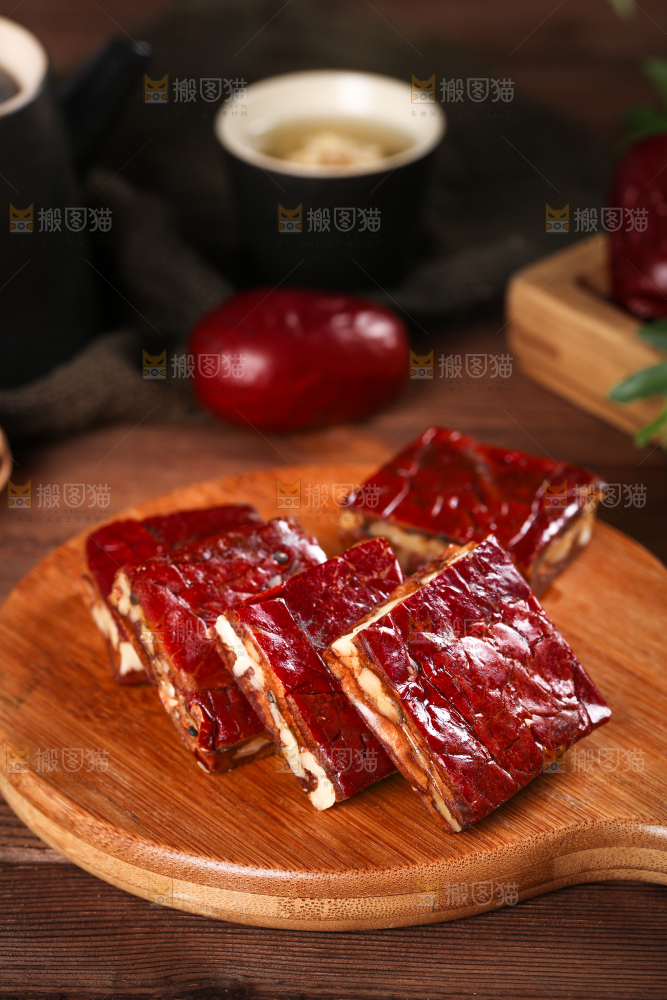 木底上摆枣夹核桃仁