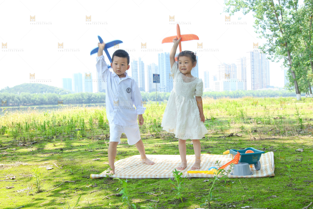 小孩子正在玩耍
