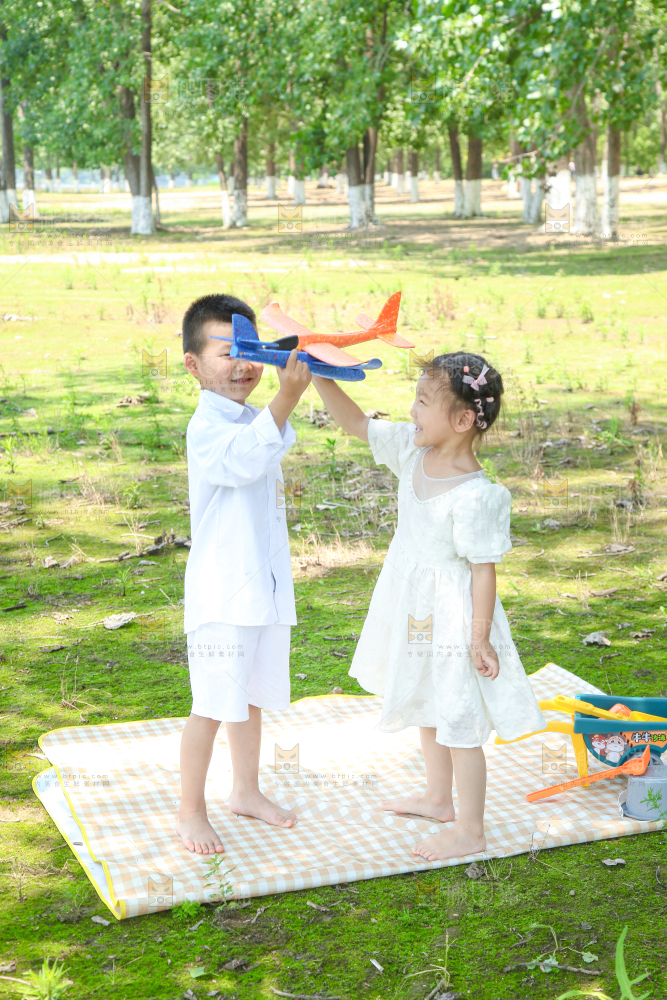 小孩子正在玩耍