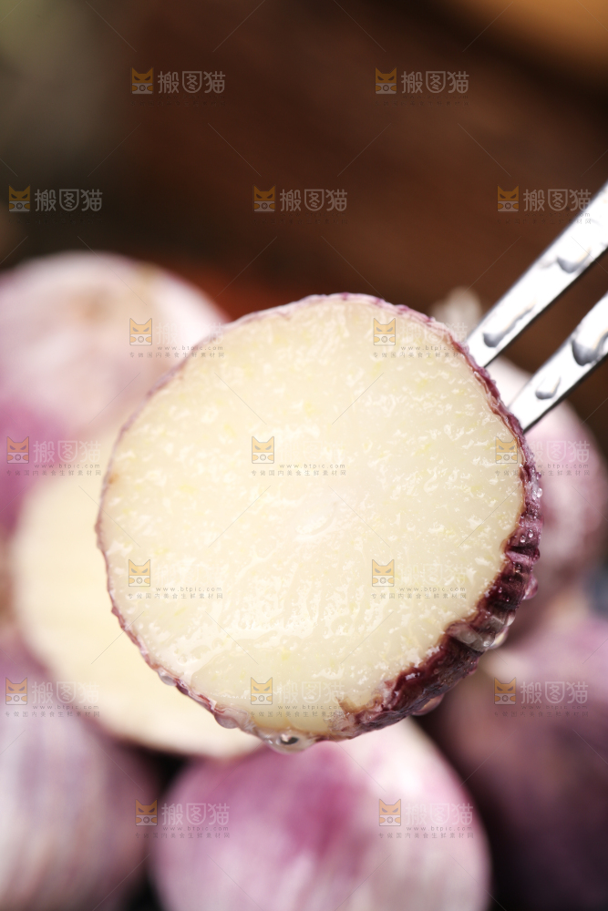 叉子叉着独蒜